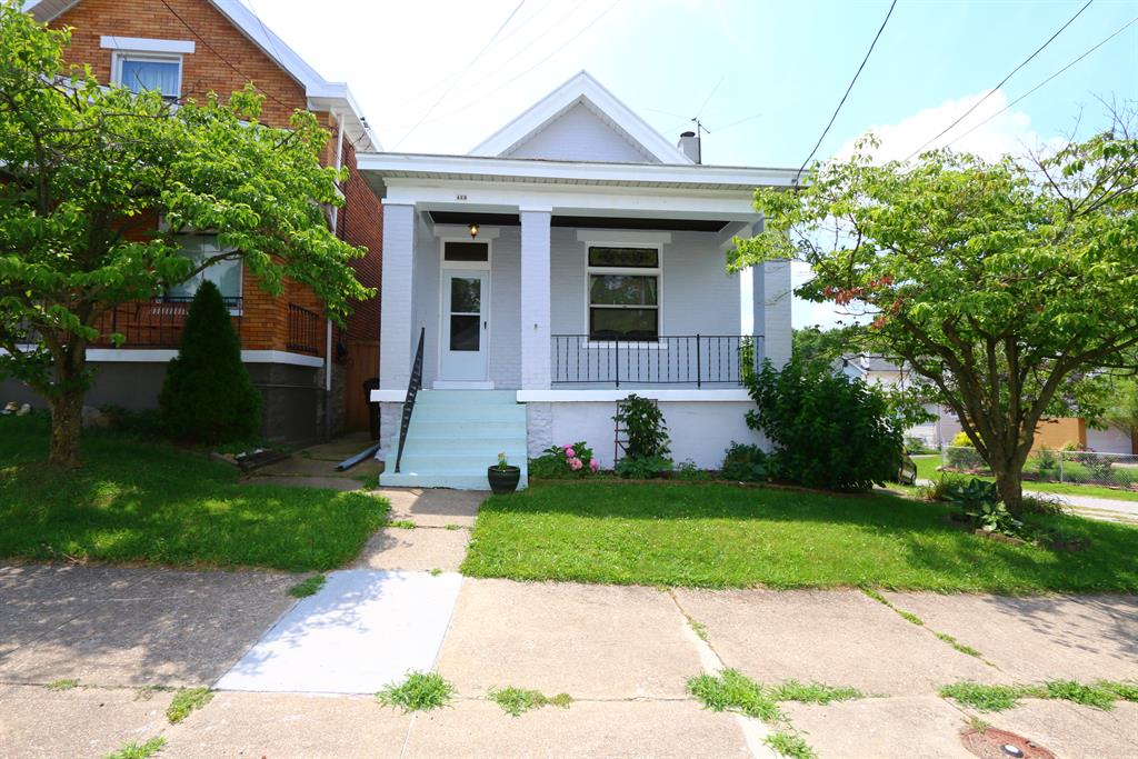 423 W 16th St
