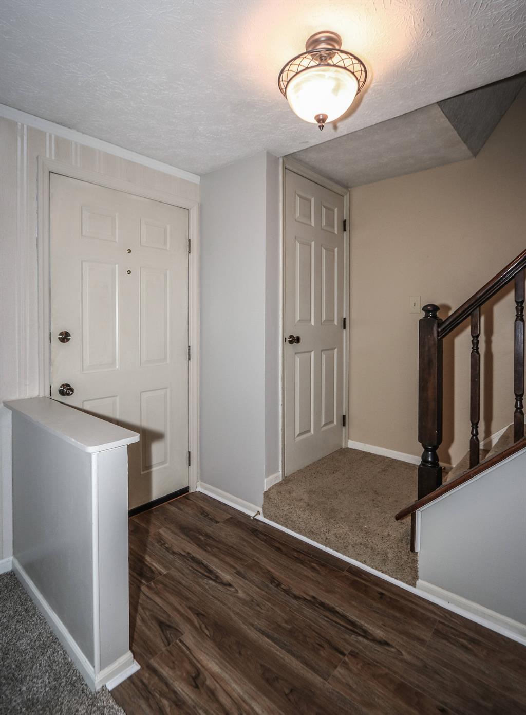 Foyer for 4270 Fox Hollow Dr Blue Ash, OH 45241
