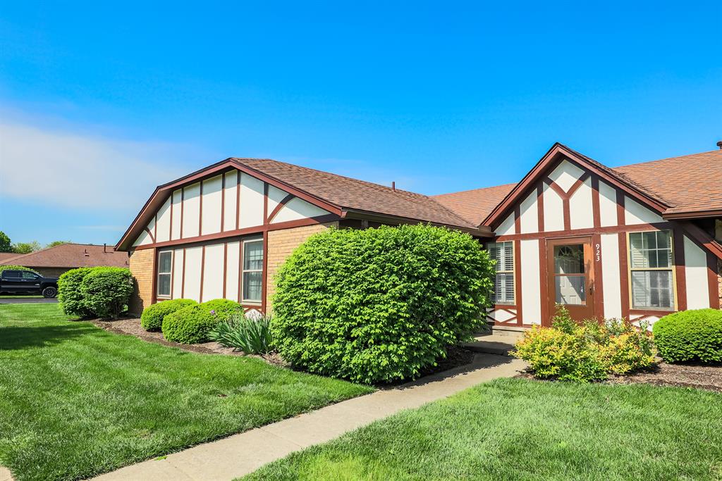 921 Pine Needles Dr Washington Township, OH