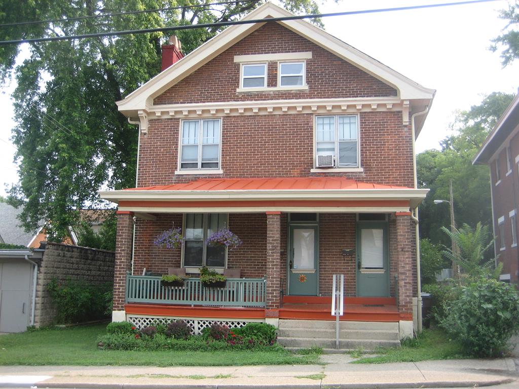 2010 Howell St