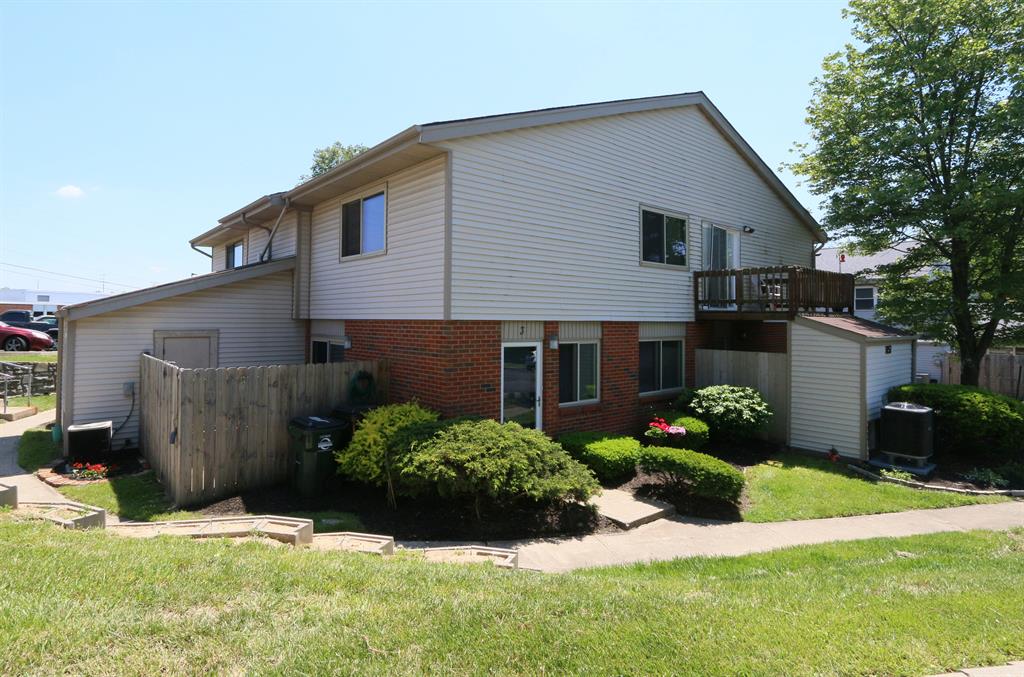 1052 Oakwood Ct, 3