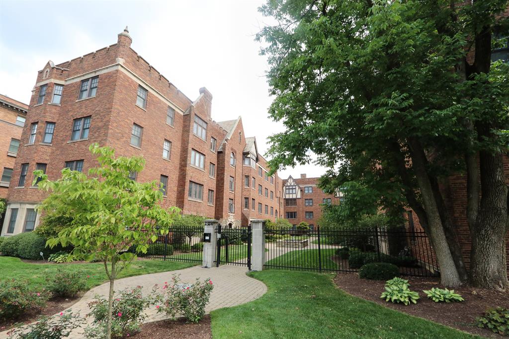2324 Park Ave, 21 Walnut Hills, OH