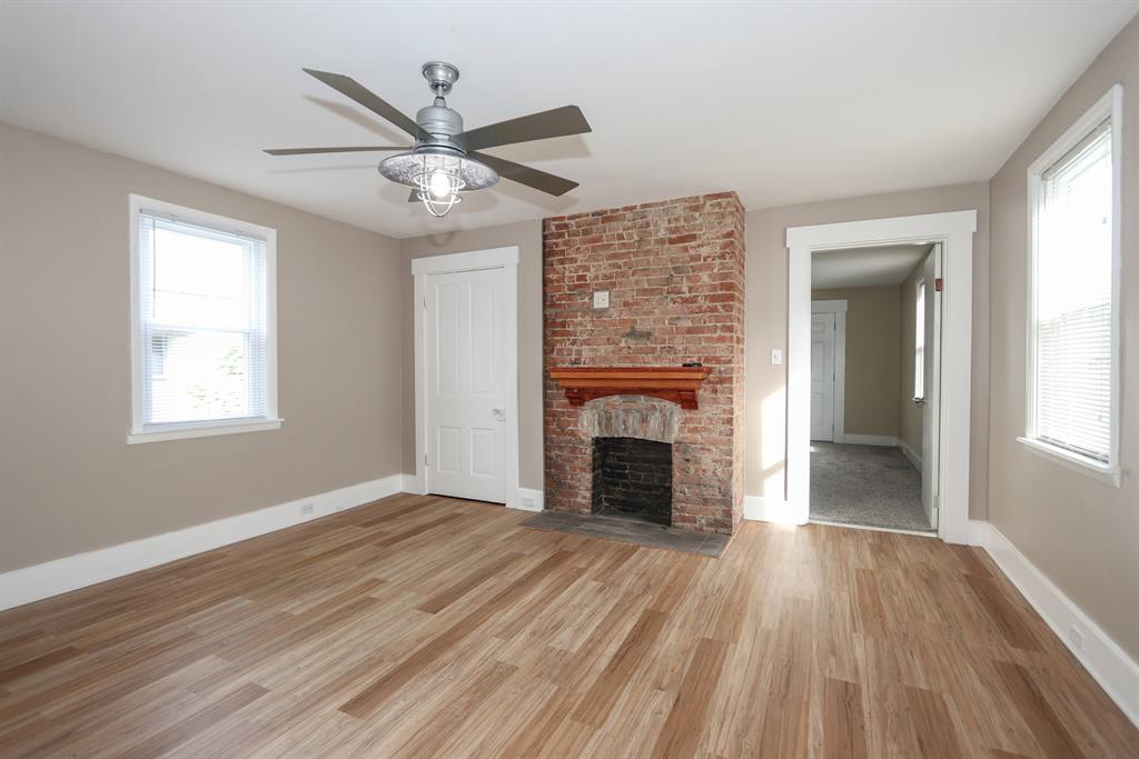 Living Room for 215 Oak St Ludlow, KY 41016