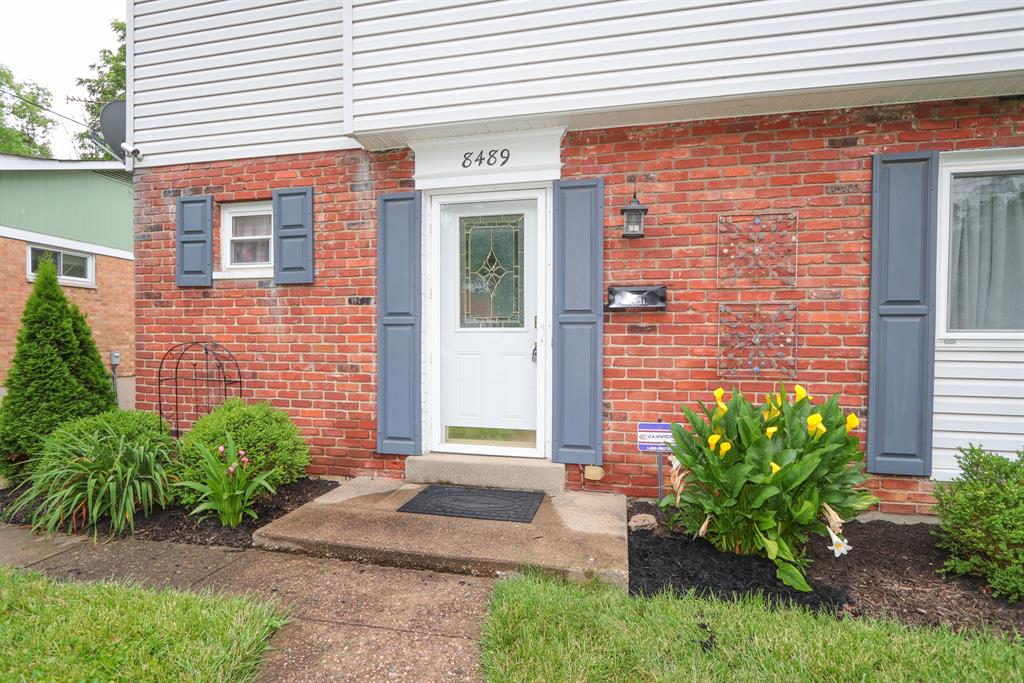 Entrance for 8489 Foxcroft Dr Finneytown, OH 45231