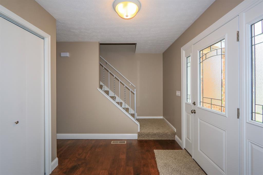 Foyer for 222 W Dilcrest Cir Florence, KY 41042