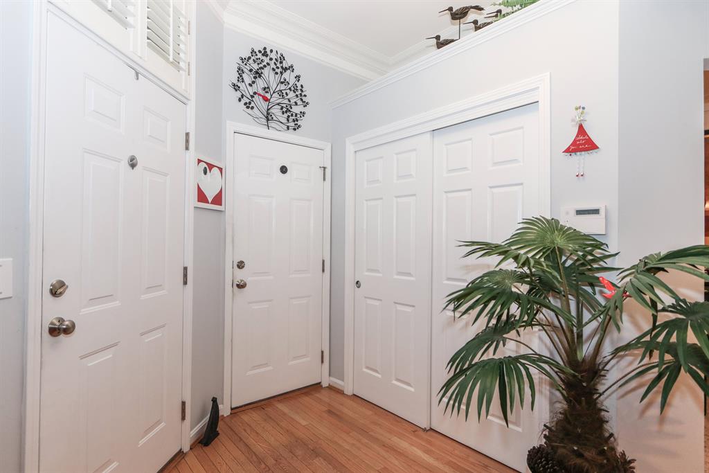 Foyer for 139 W Maple Ave Fort Mitchell, KY 41011