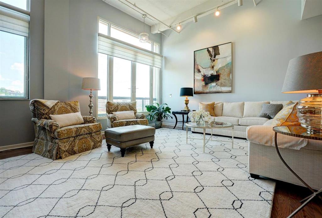 Living Room for 400 Pike St, 812 Cincinnati, OH 45202