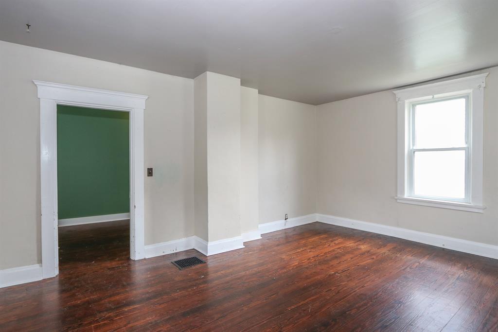 Living Room image 2 for 412 N Main St Seven Mile, OH 45062