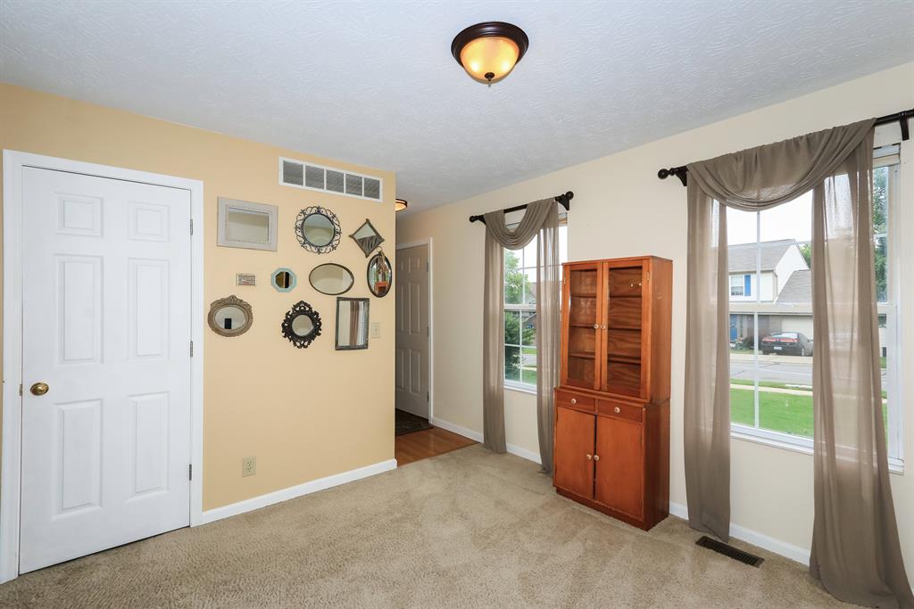 Living Room for 1896 Falcon Crest Cir Hebron, KY 41048