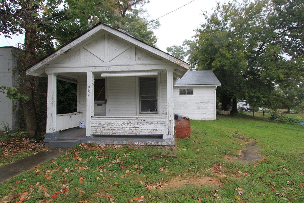 903 Garvey Ave