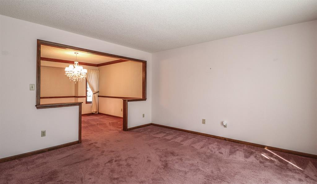Living Room for 500 Cambridge Dr Middletown North, OH 45042