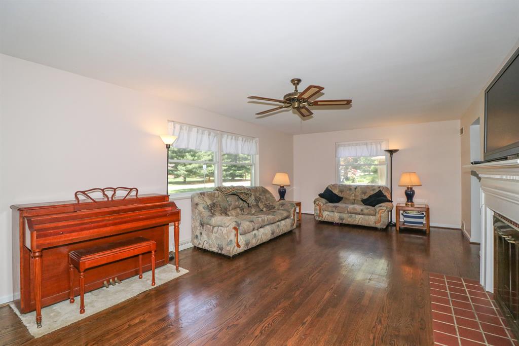 Living Room for 1201 Teakwood Dr Miami Twp. (East), OH 45150