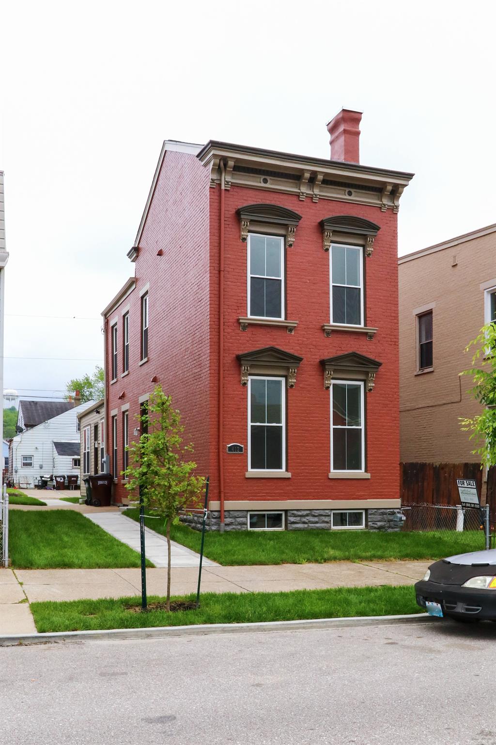 412 W 10th St