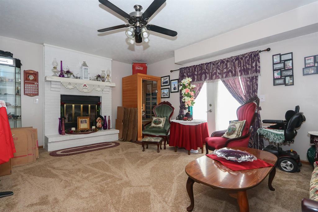 Living Room for 990 Brookwood Ct Fairborn, OH 45324