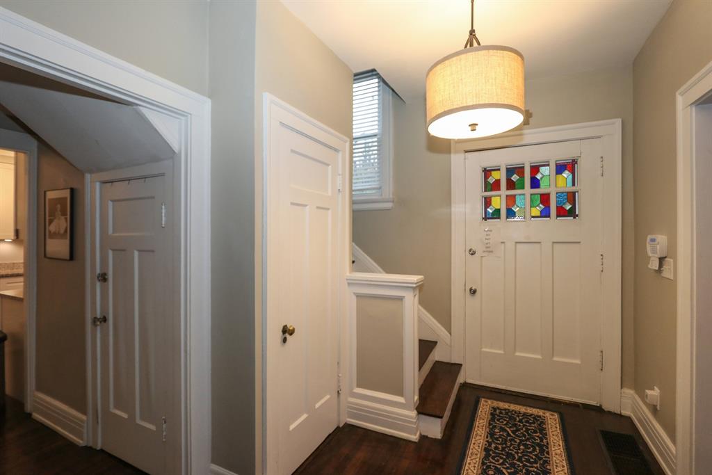 Foyer for 14 Burton Woods Ln Avondale, OH 45229