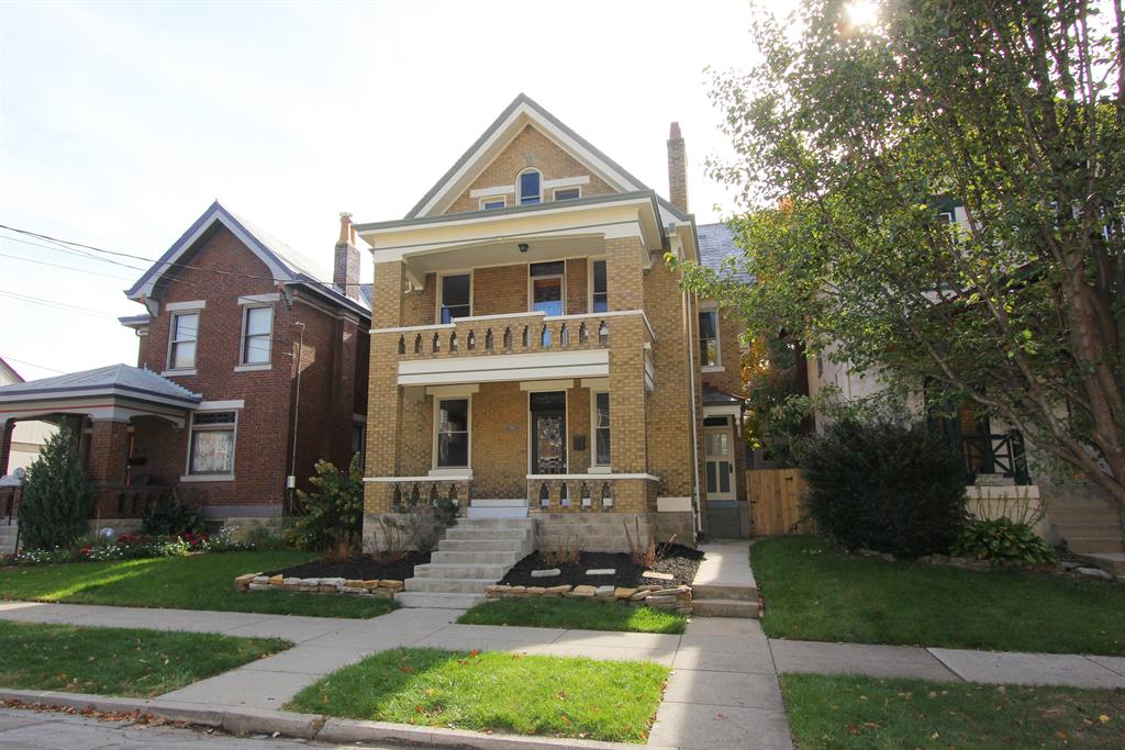 318 E 4th St