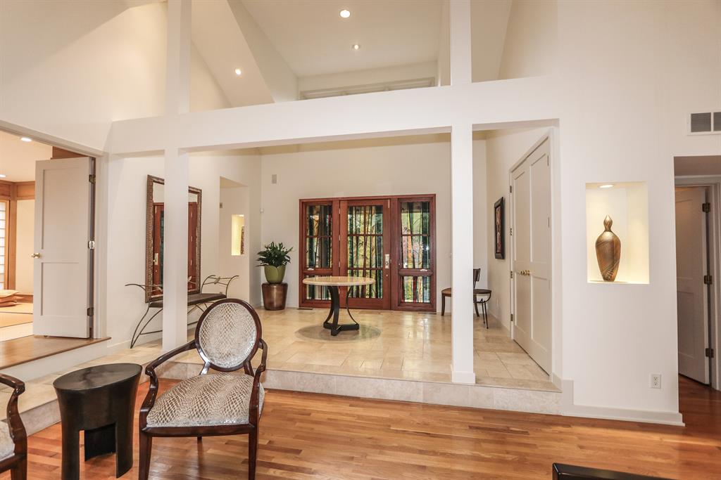 Foyer for 9990 Lakewood Ln Indian Hill, OH 45242