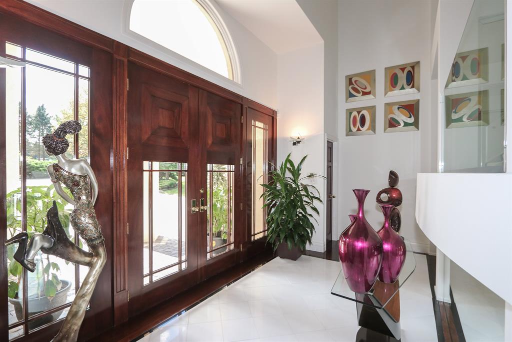 Foyer for 8380 Carolines Trl Indian Hill, OH 45242