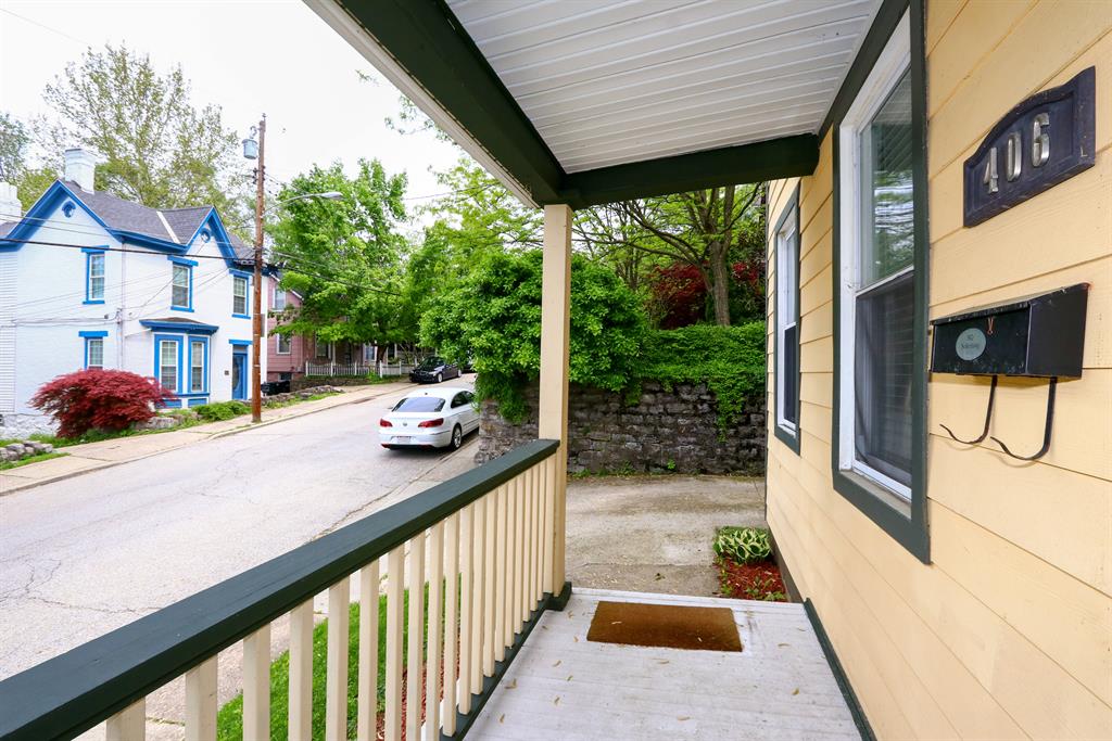 Porch for 406 Tusculum Ave Columbia/Tusculum, OH 45226