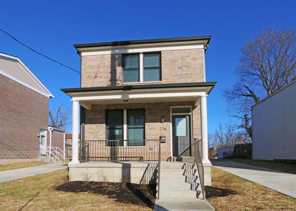 216 E Robbins St