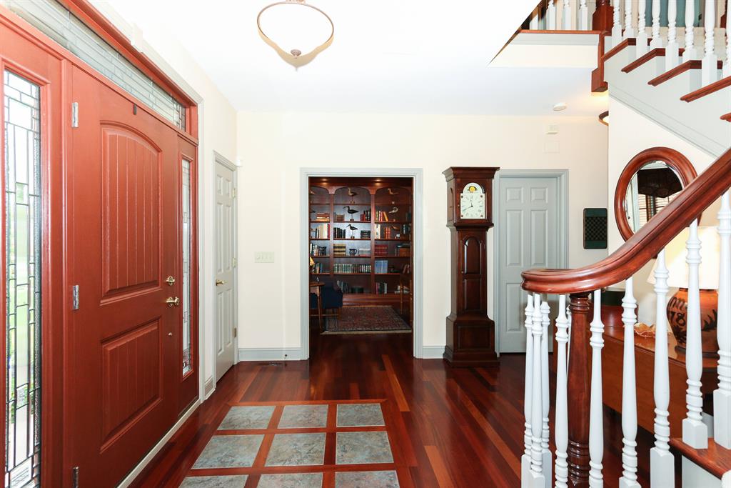 Foyer image 2 for 3508 Reeves Dr Fort Wright, KY 41017