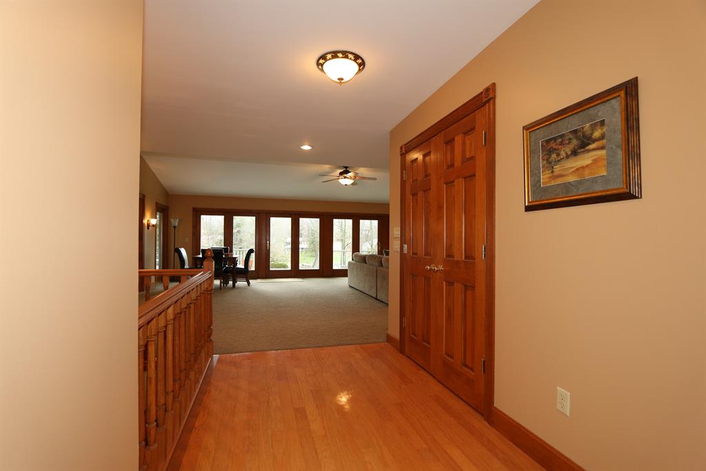 Foyer image 2 for 600 Lorelei Dr Lake Lorelei, OH 45118