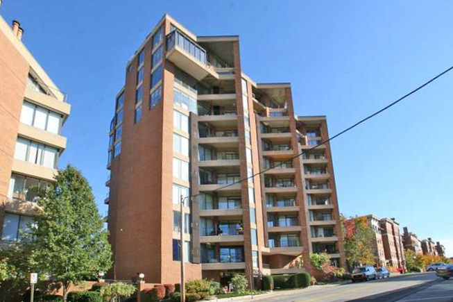 1 Riverside Dr, 402