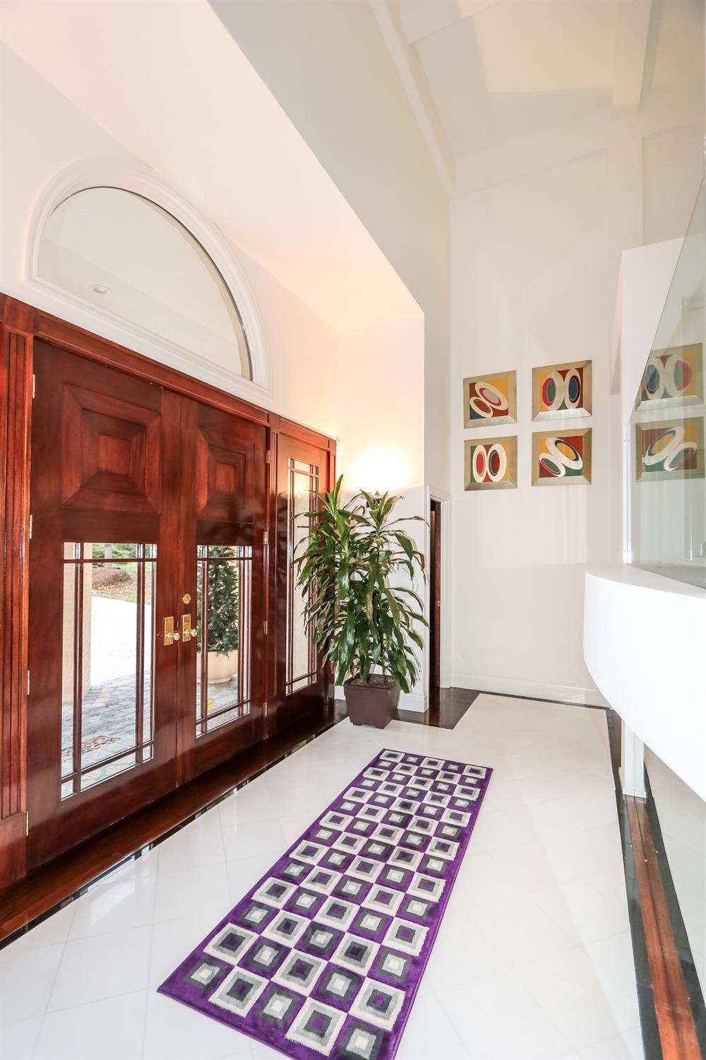 Foyer for 8380 Carolines Trl Indian Hill, OH 45242