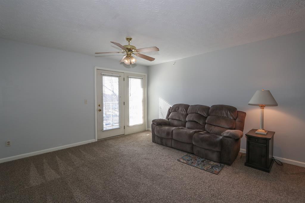 Living Room for 115 Springlake Dr, 5 Erlanger, KY 41018