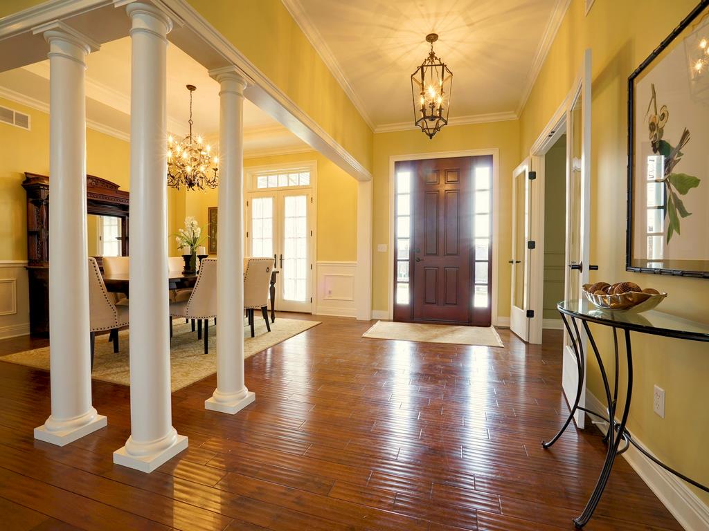 Foyer for 7730 Euclid Ave Madeira, OH 45243