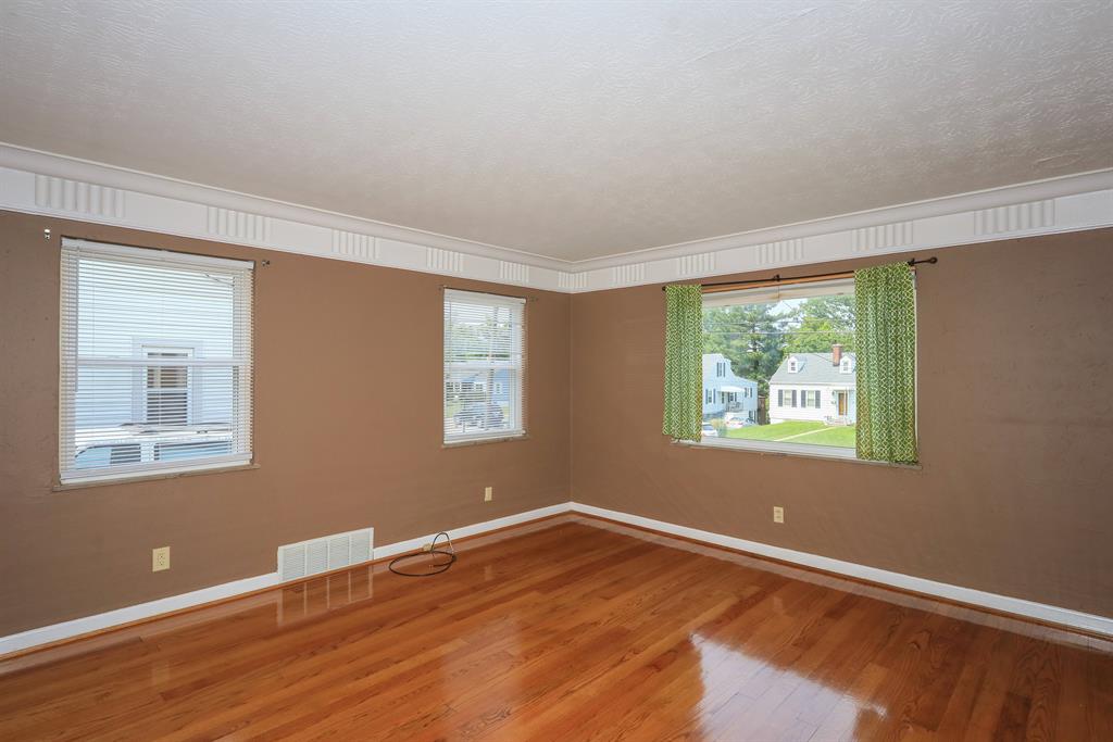 Living Room for 25 Linwood Ave Erlanger, KY 41018