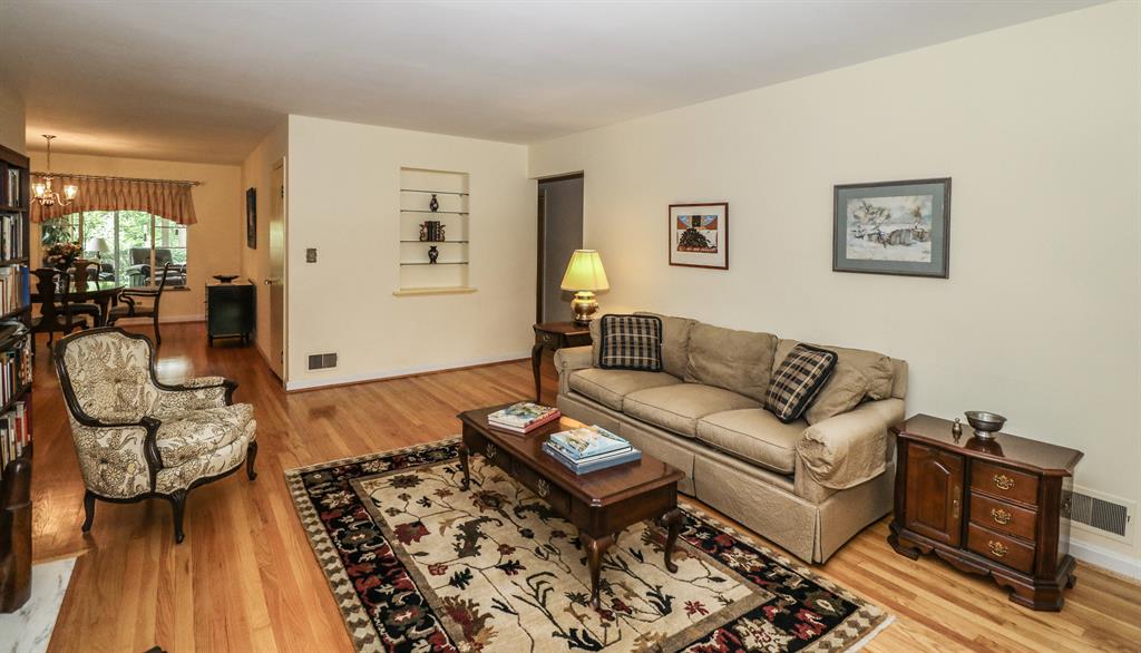 Living Room for 305 Forest Ave Wyoming, OH 45215