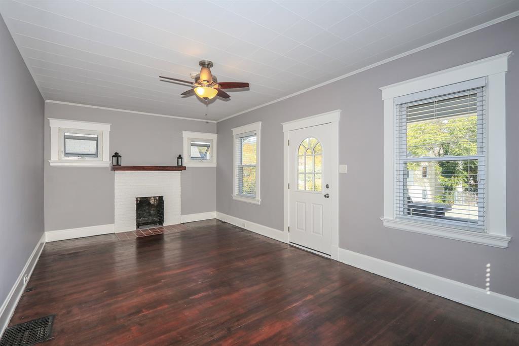 Living Room for 2128 Linden Rd Newport, KY 41071