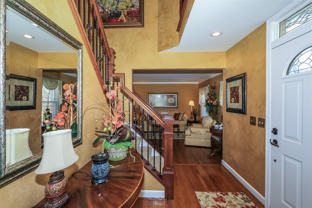 Foyer for 112 Farmdale Ct Lakeside Park, KY 41017