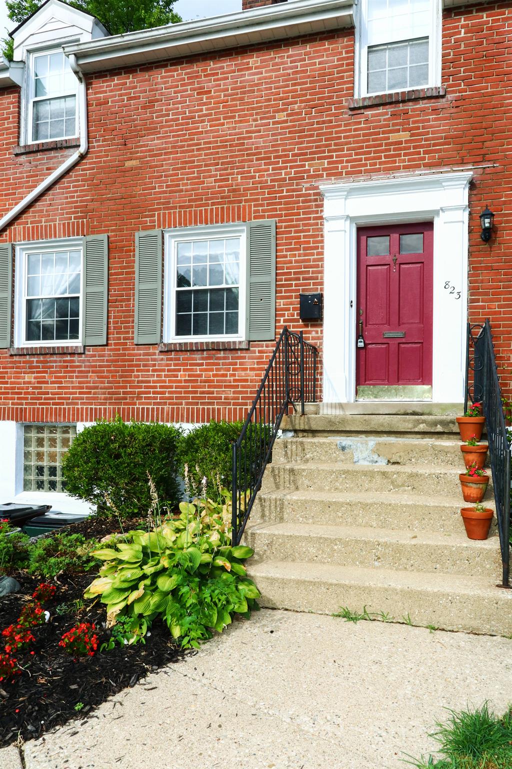 Entrance for 823 Saint James Ave Park Hills, KY 41011