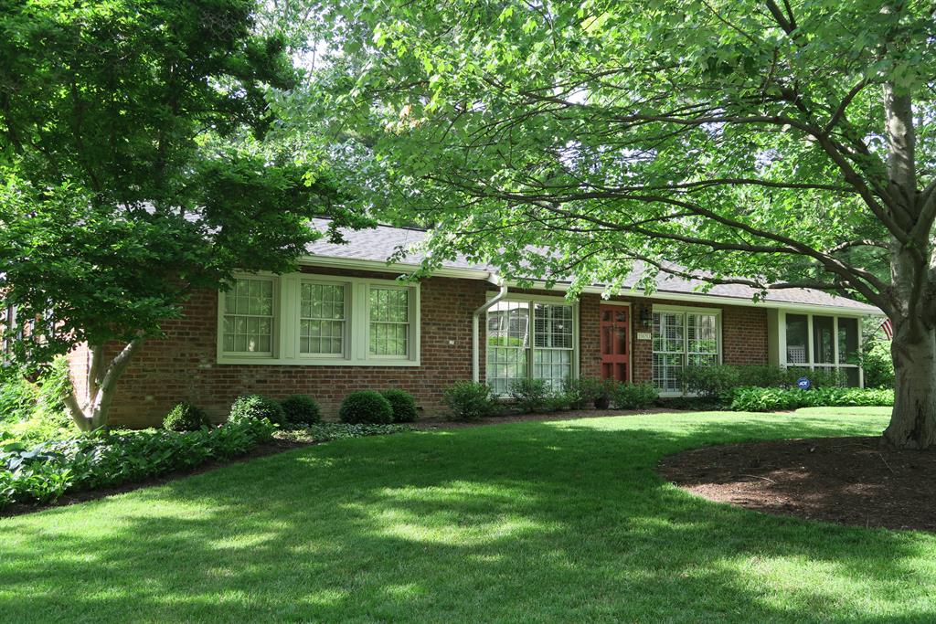 1920 Gregory Ln Walnut Hills, OH