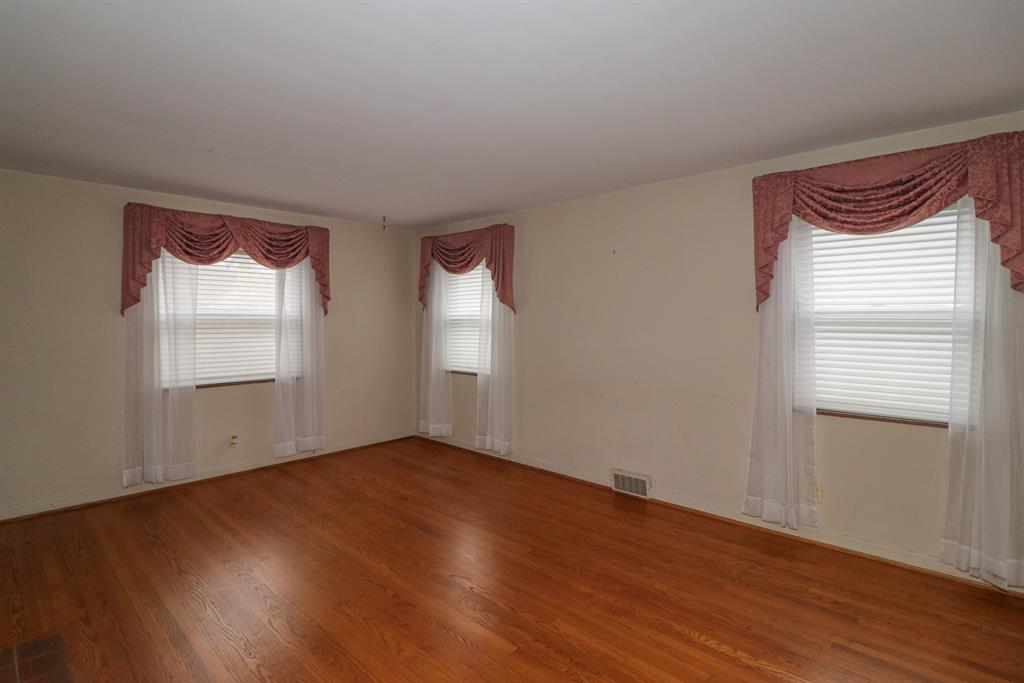Living Room for 47 Euclid Ave Wyoming, OH 45215