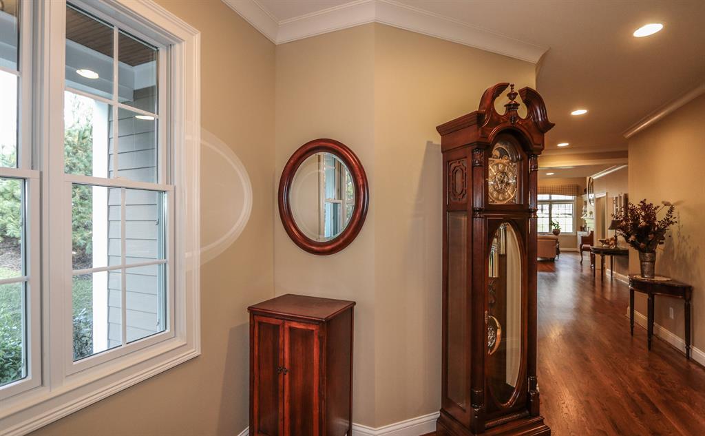 Foyer for 2 Bradford Place Dr Madeira, OH 45243
