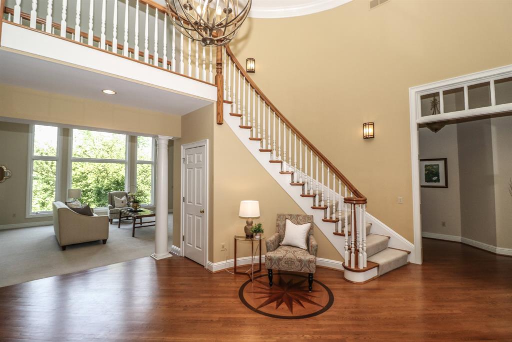 Foyer for 682 Canterbury Dr Edgewood, KY 41017