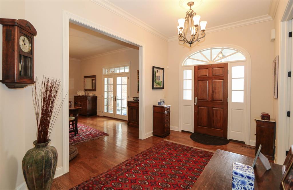 Foyer for 250 Linden Dr Wyoming, OH 45215