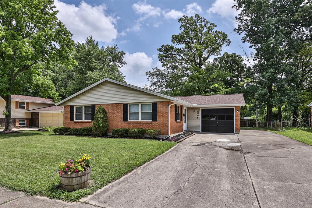 2246 Chapel Dr Fairborn, OH