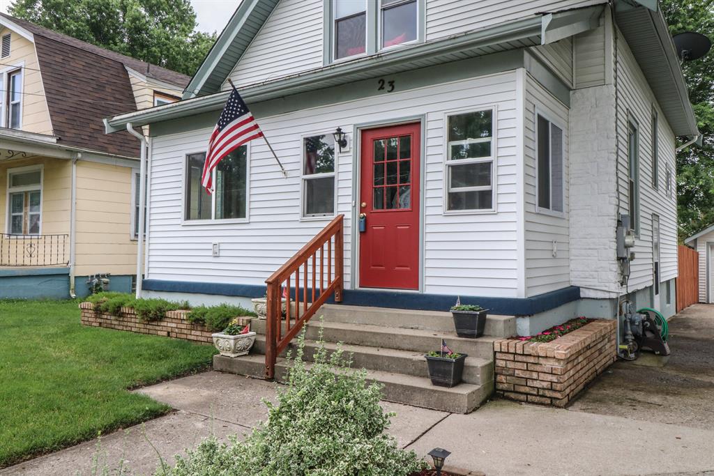 Entrance for 23 Woodsdale Ave Hartwell, OH 45216