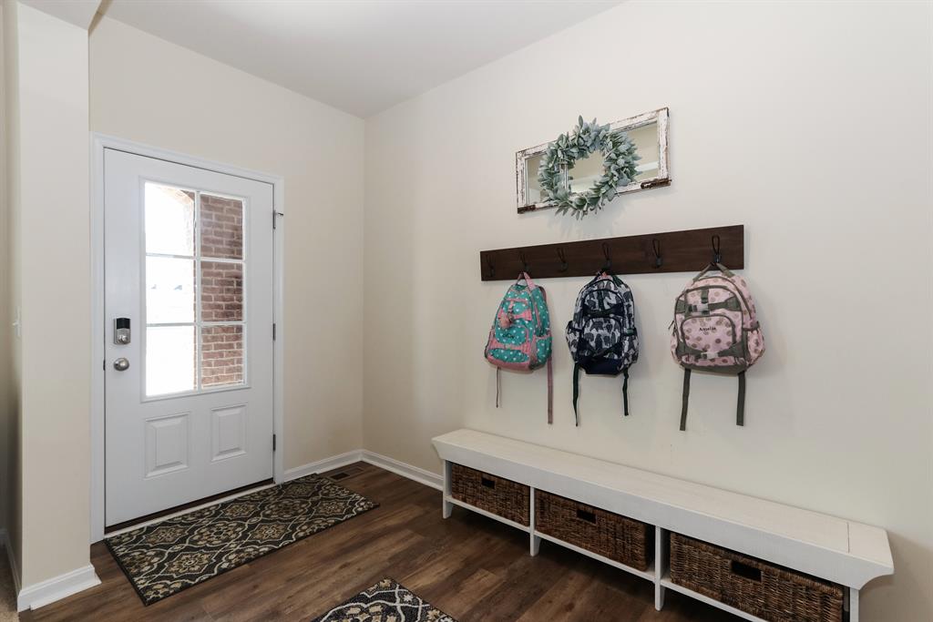 Foyer for 513 Miles Ct Union, KY 41091