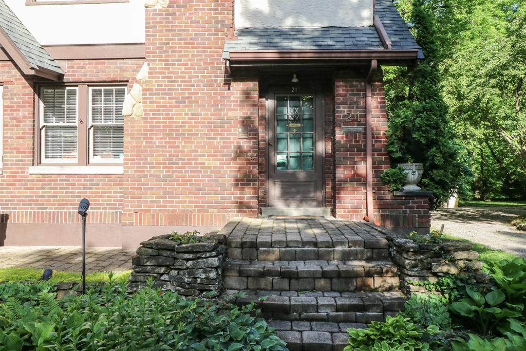 Entrance for 21 Burns Ave Wyoming, OH 45215