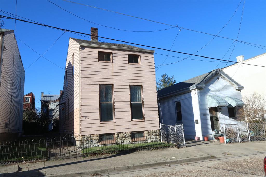 912 Orchard St
