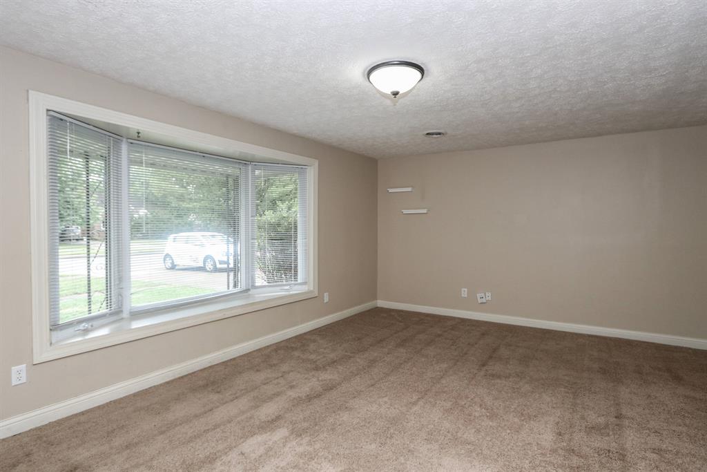 Living Room for 809 Stroop Dr Montgomery Co., OH 45429