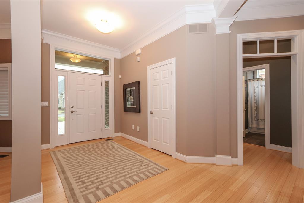 Foyer for 206 Legacy Ln Montgomery, OH 45249