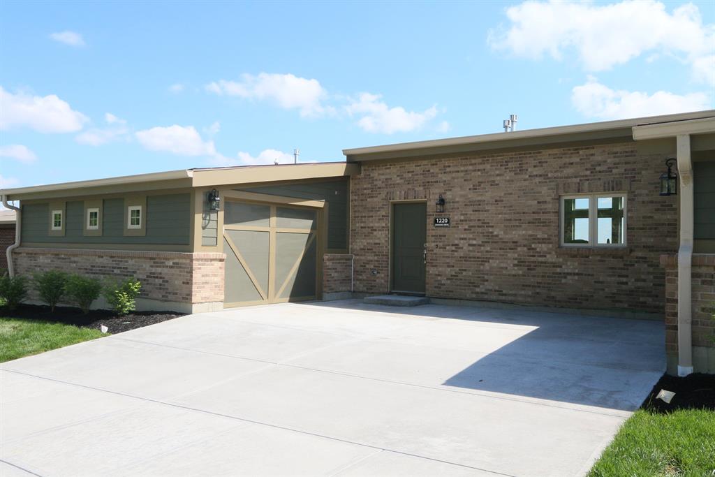 1220 Shavano Dr