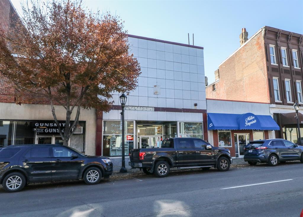 836 Monmouth St