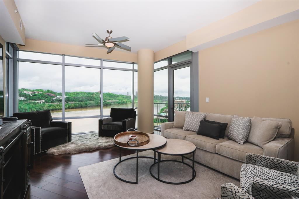 Living Room for 400 Riverboat Row, 905 Newport, KY 41071